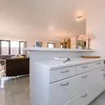 Huswell - Spacious & Modern Sea View With Garage