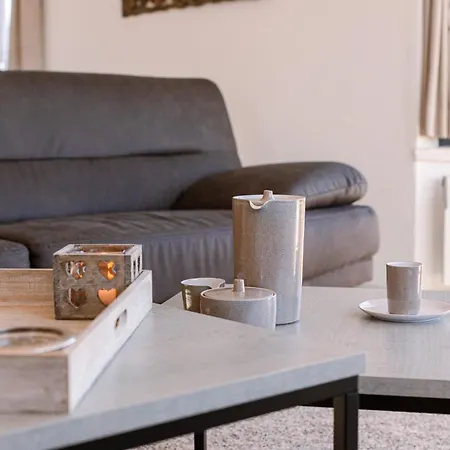 Huswell - Spacious & Modern Sea View With Garage Lejlighed *