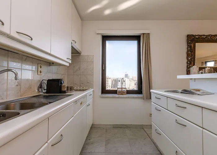 Huswell - Spacious & Modern Sea View With Garage *